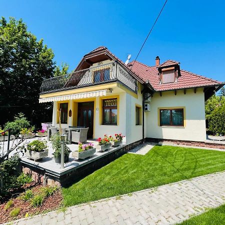 Mikes Deluxe Home Balatonfured Bagian luar foto