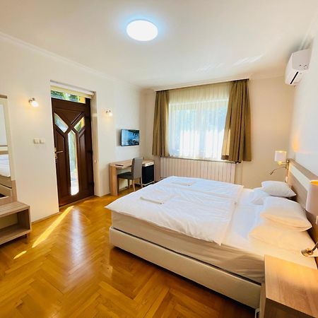 Mikes Deluxe Home Balatonfured Bagian luar foto