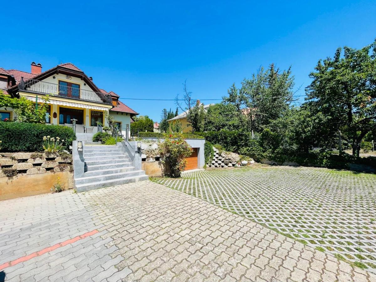 Mikes Deluxe Home Balatonfured Bagian luar foto