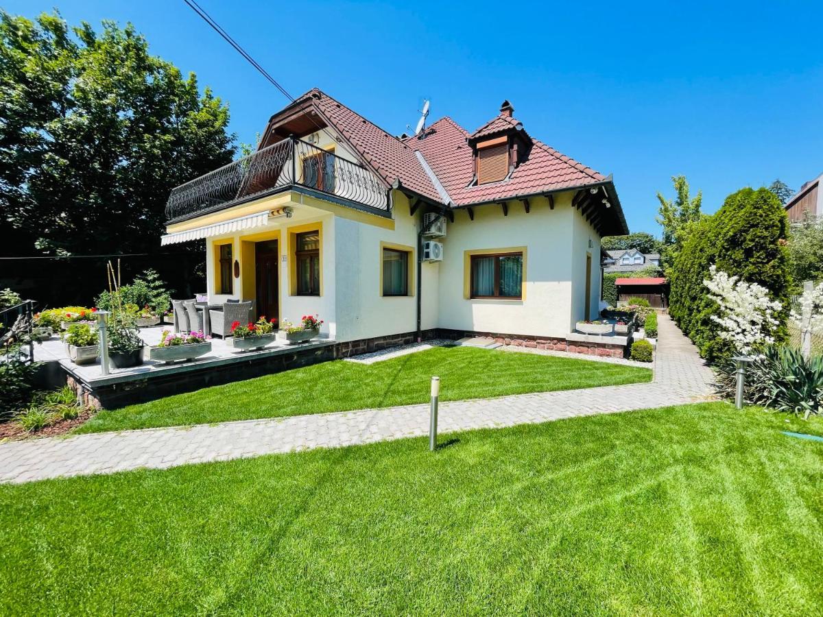 Mikes Deluxe Home Balatonfured Bagian luar foto