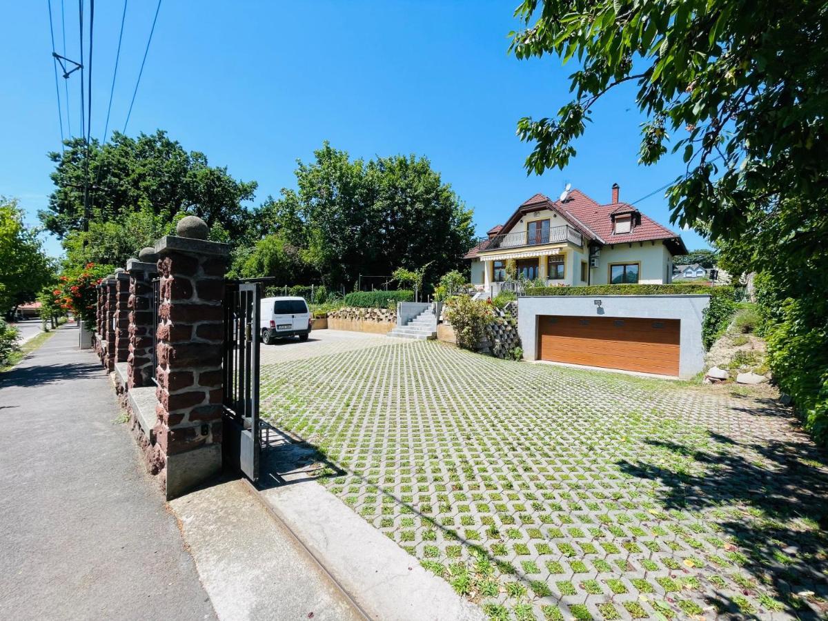 Mikes Deluxe Home Balatonfured Bagian luar foto