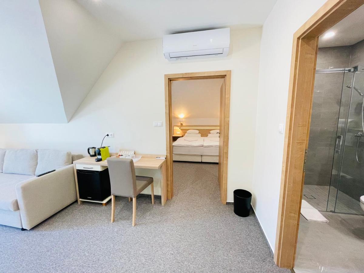 Mikes Deluxe Home Balatonfured Bagian luar foto