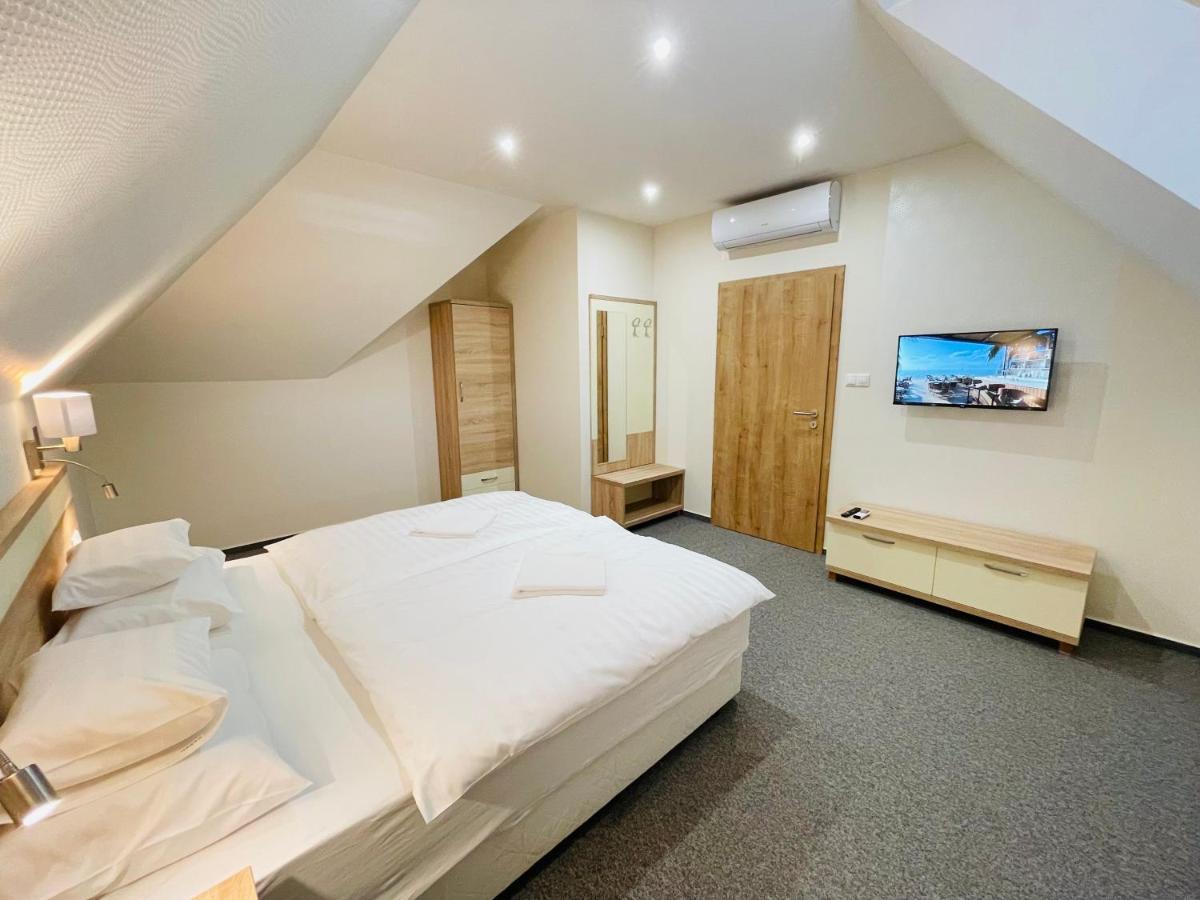 Mikes Deluxe Home Balatonfured Bagian luar foto