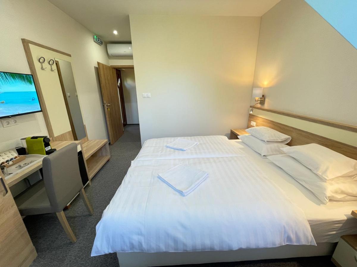 Mikes Deluxe Home Balatonfured Bagian luar foto