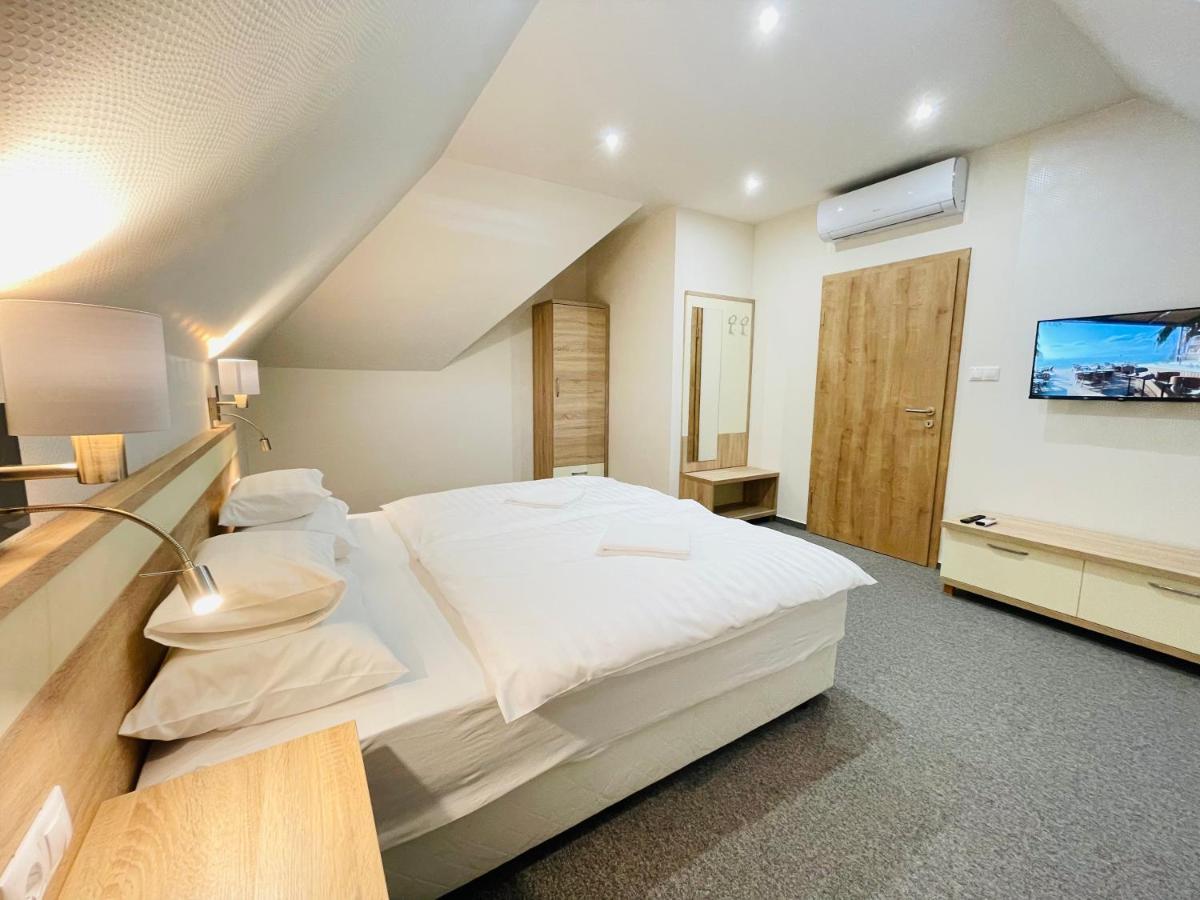Mikes Deluxe Home Balatonfured Bagian luar foto