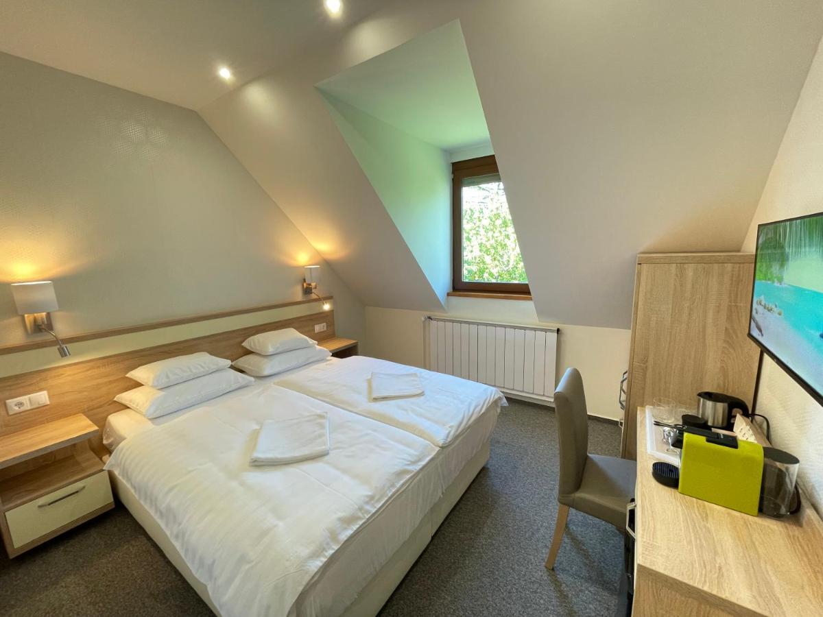 Mikes Deluxe Home Balatonfured Bagian luar foto