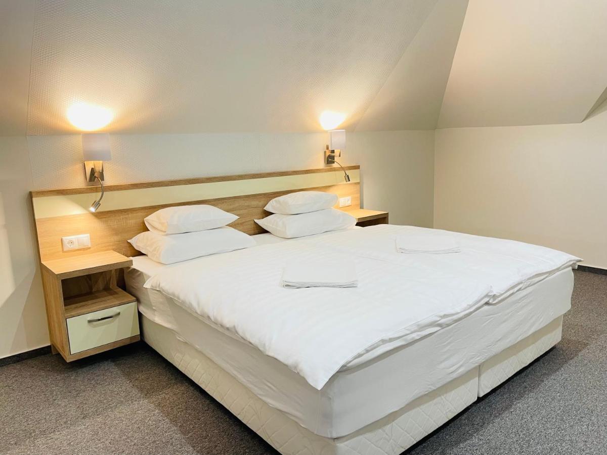Mikes Deluxe Home Balatonfured Bagian luar foto