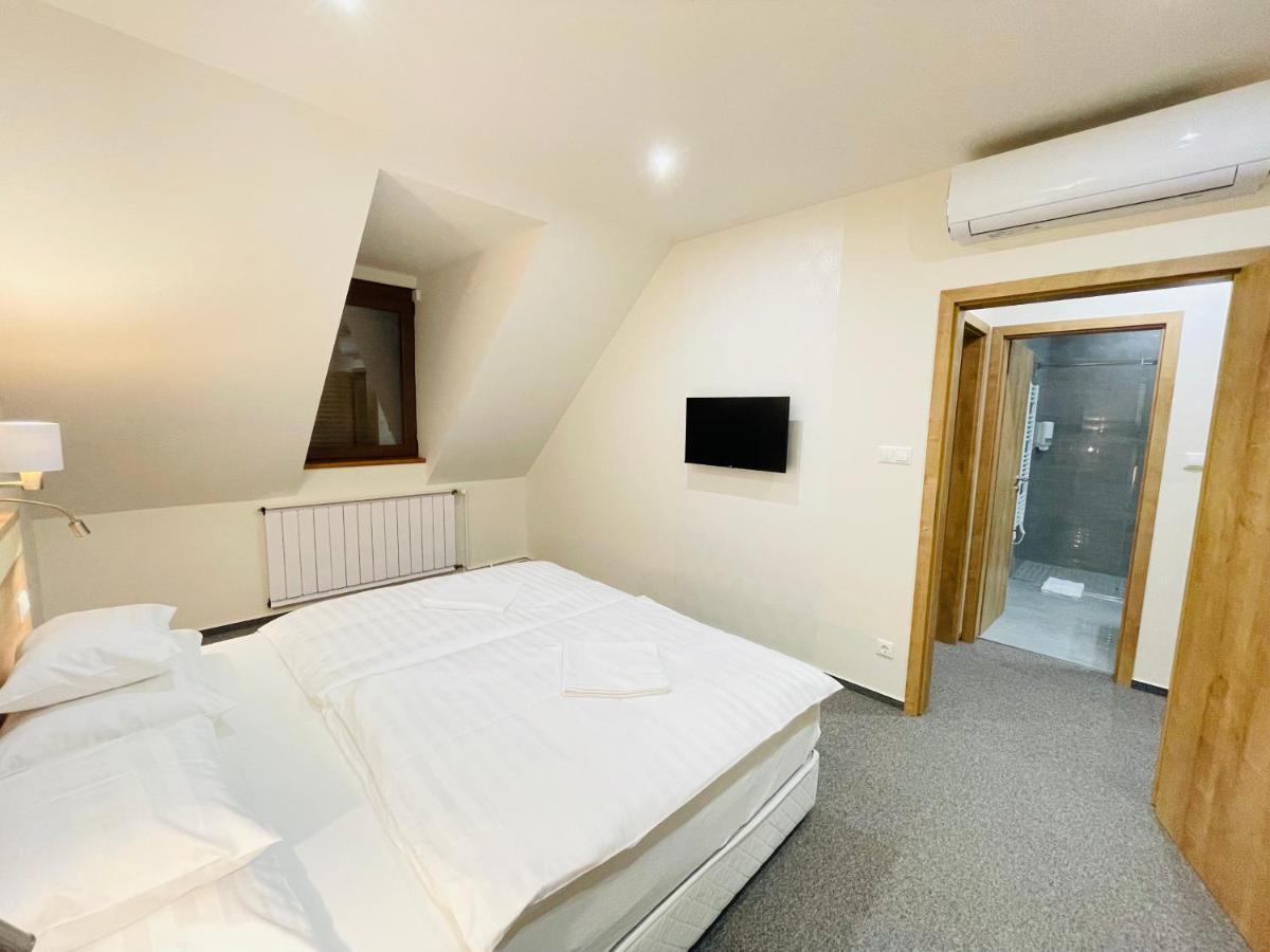 Mikes Deluxe Home Balatonfured Bagian luar foto