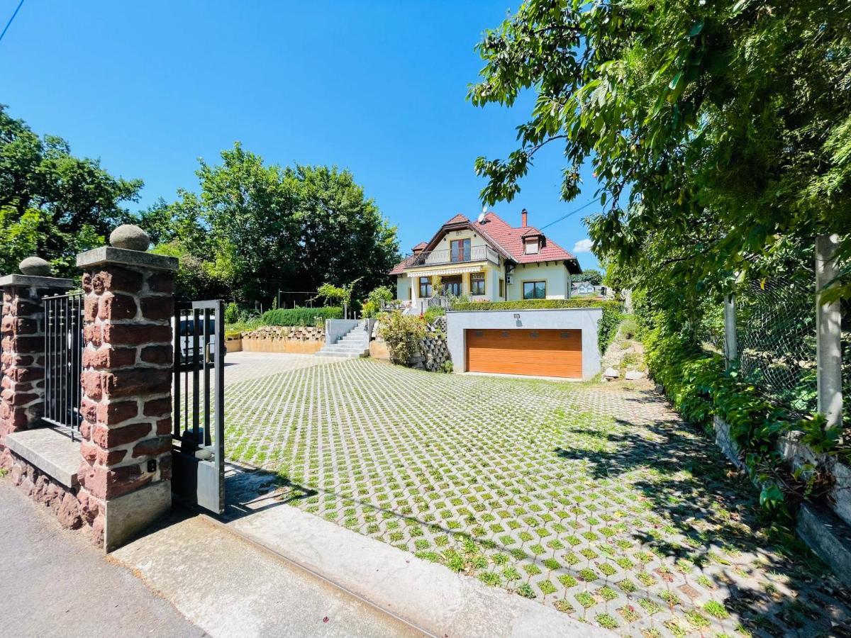 Mikes Deluxe Home Balatonfured Bagian luar foto