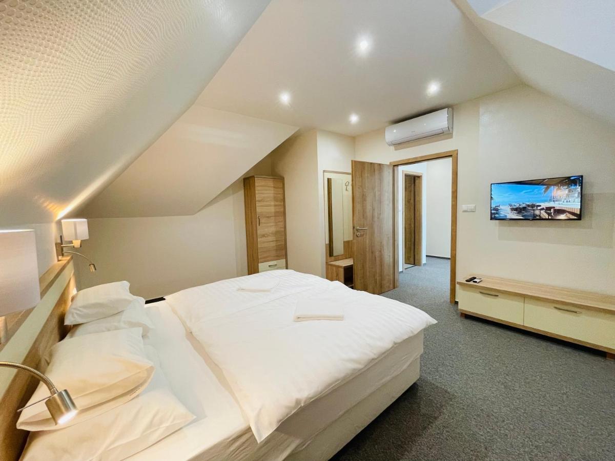Mikes Deluxe Home Balatonfured Bagian luar foto