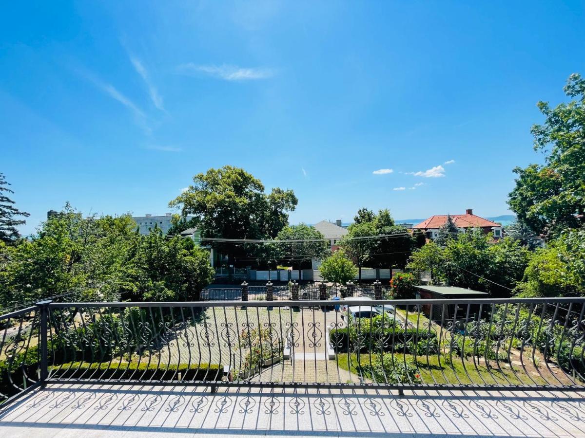 Mikes Deluxe Home Balatonfured Bagian luar foto