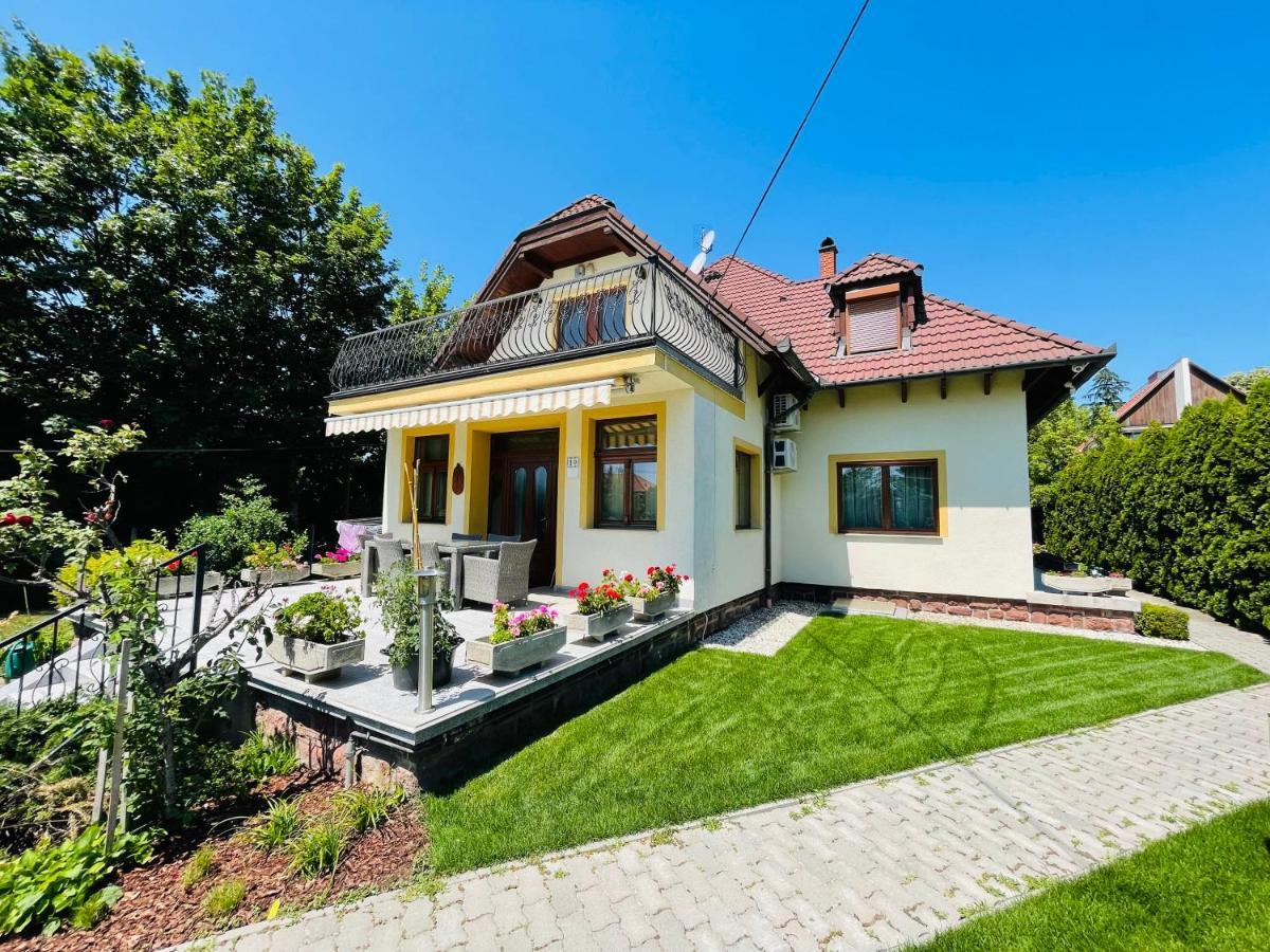 Mikes Deluxe Home Balatonfured Bagian luar foto