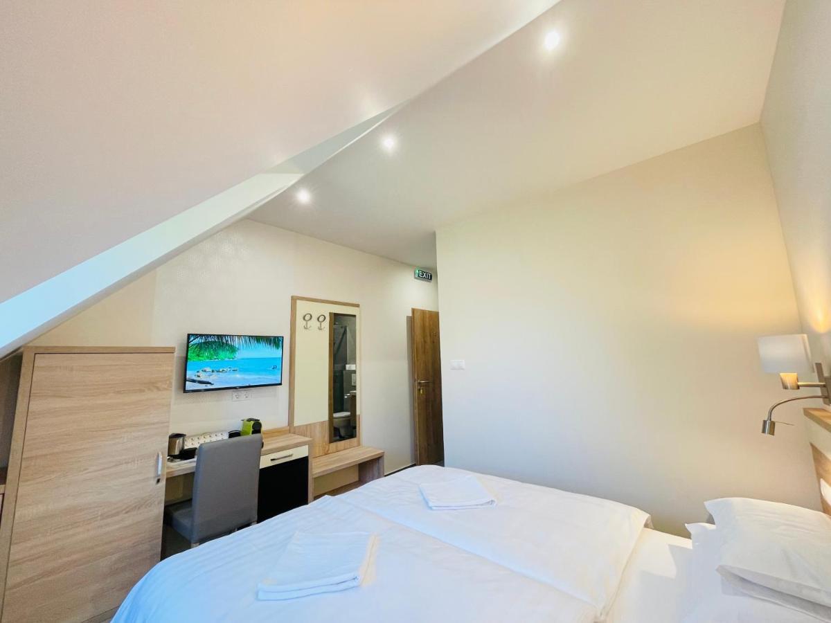Mikes Deluxe Home Balatonfured Bagian luar foto