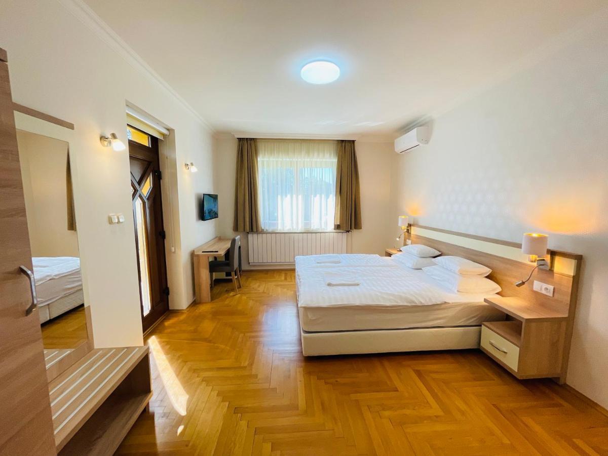 Mikes Deluxe Home Balatonfured Bagian luar foto