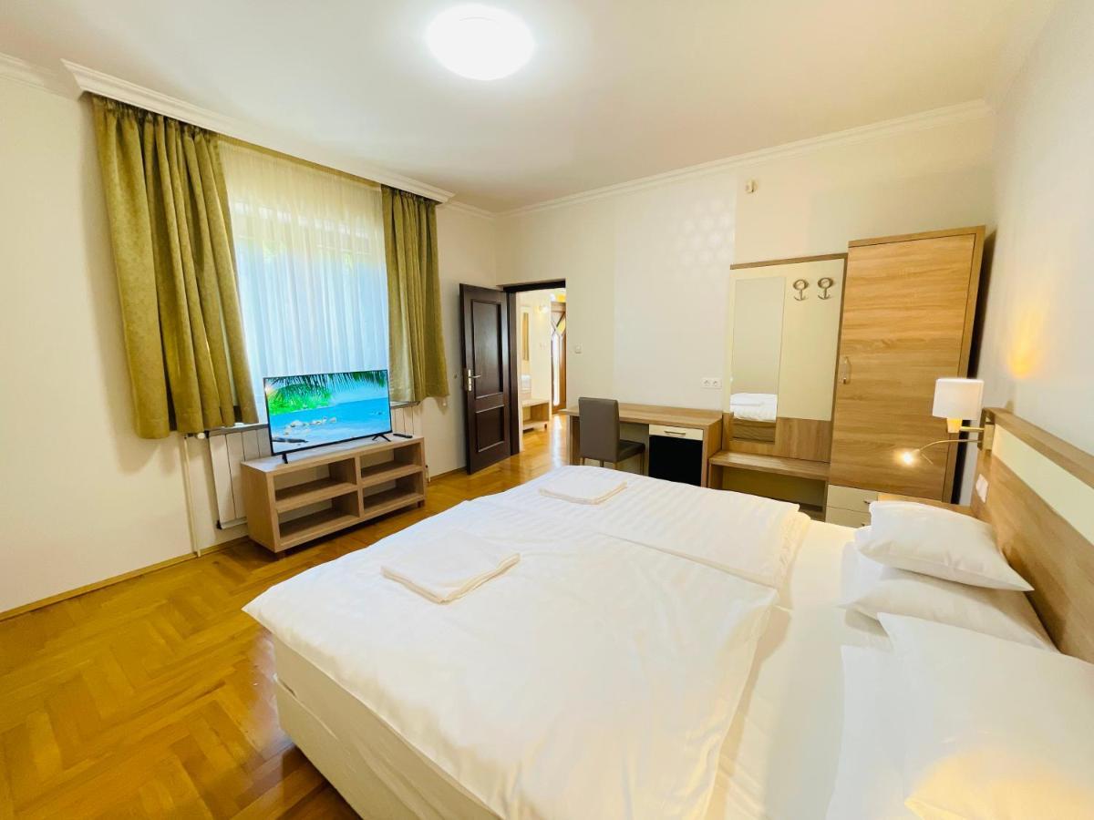Mikes Deluxe Home Balatonfured Bagian luar foto