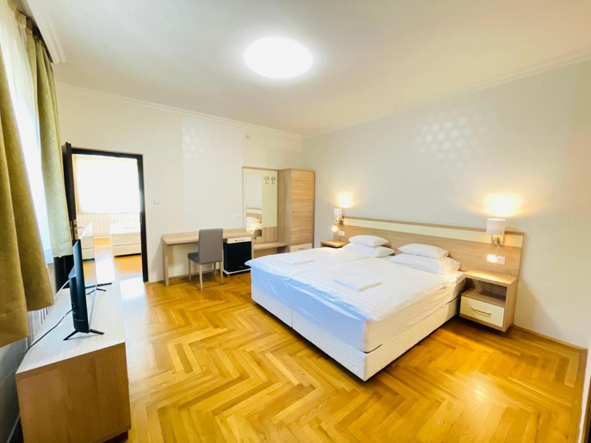 Mikes Deluxe Home Balatonfured Bagian luar foto